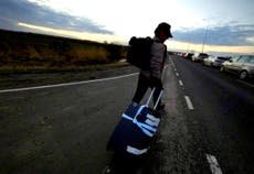Sean Penn alega que caminó “millas” hasta la frontera polaca después de abandonar su auto en Ucrania