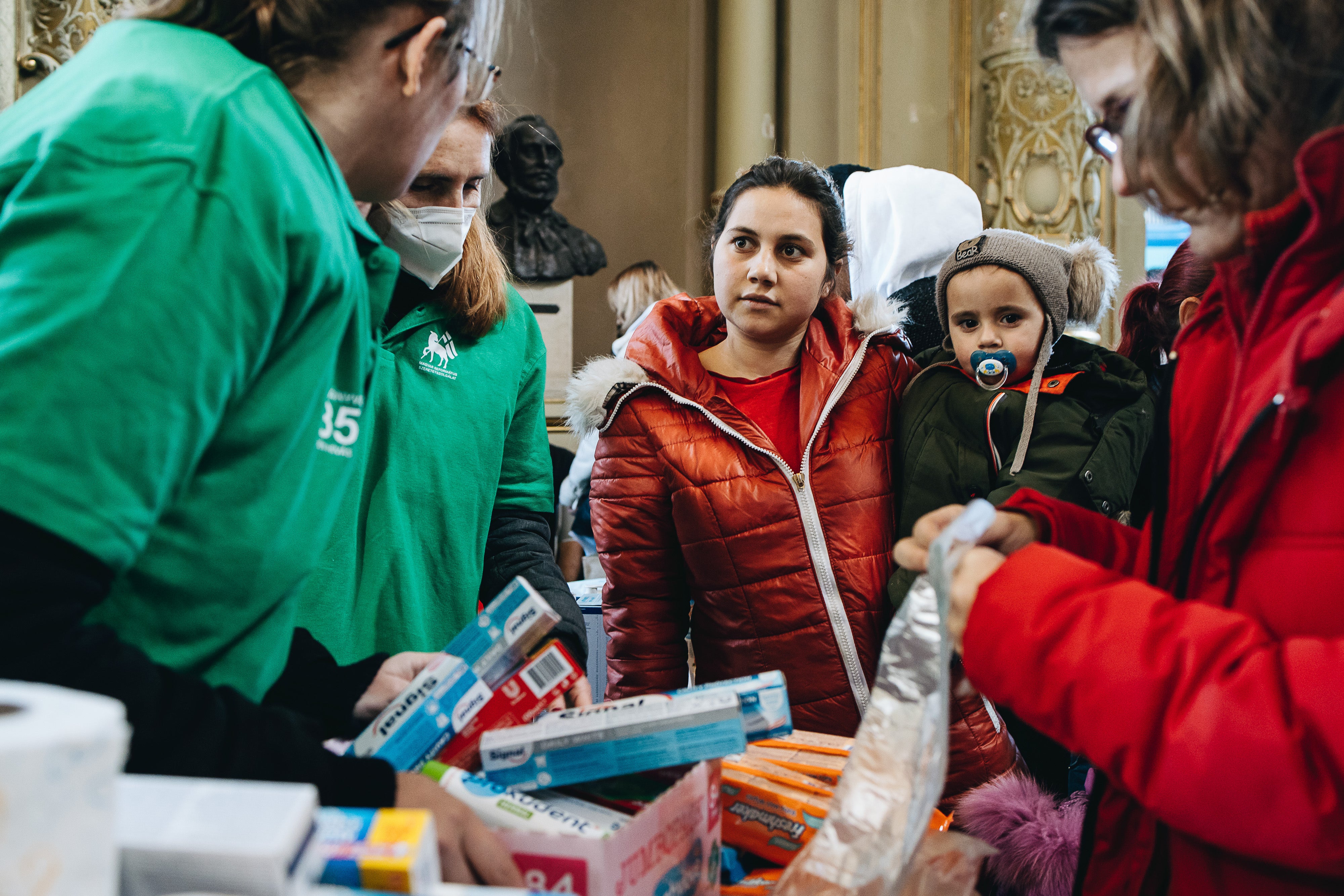 “Mi objetivo era no morir”: refugiados ucranianos huyen a Hungría