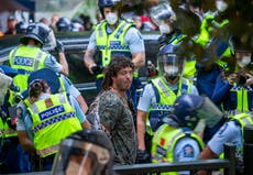 Nueva Zelanda: Policía dispersa protesta frente a Parlamento