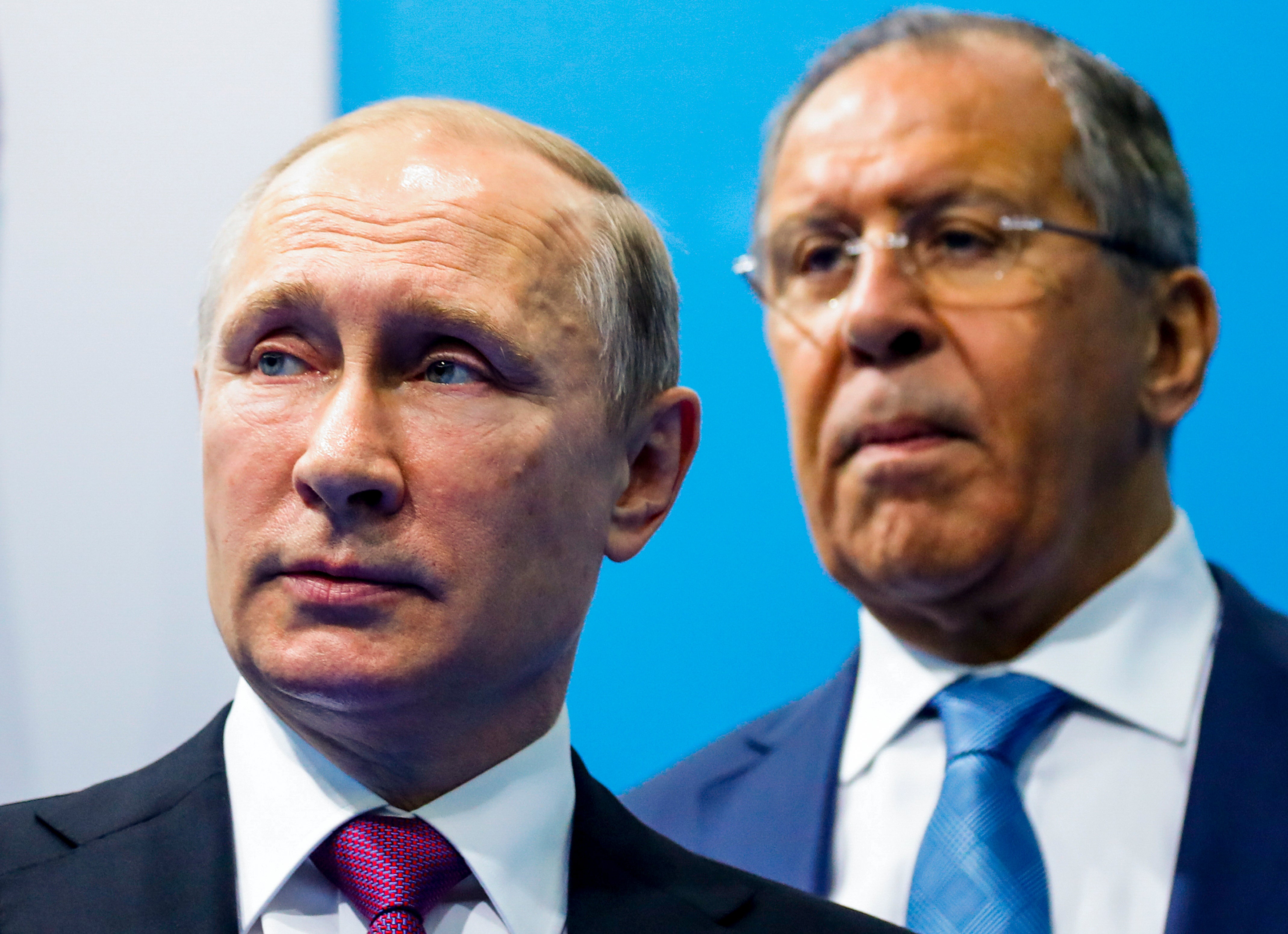 El presidente Vladmir Putin junto a su ministro de defensa, Sergei Lavrov. Se bloquearon los activos extranjeros de ambos
