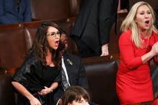 Foto viral compara los “gritos locos” de Greene y Boebert con las “históricas” Pelosi y Harris en discurso SOTU