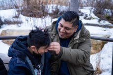 En gran parte desapercibidos y sin asistencia, un gran número de papás están abandonando la universidad