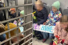 “Esta es la Rusia de Putin”: Detienen a niños tras llevar flores a embajada de Ucrania