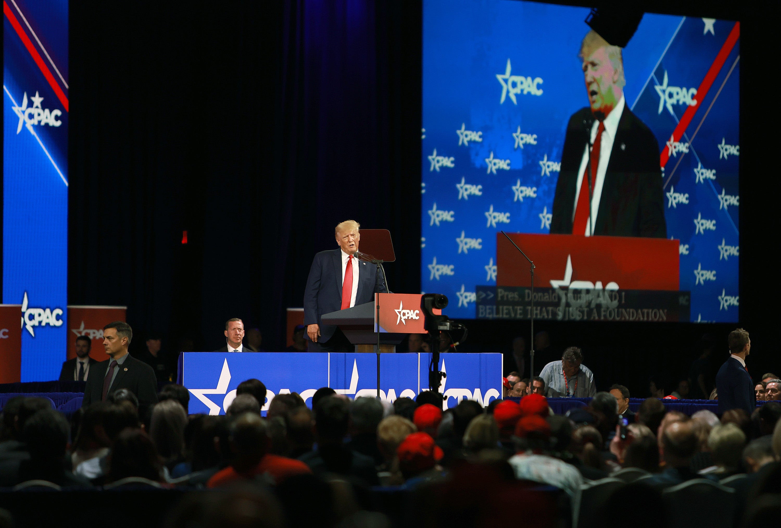 Trump publica una respuesta incoherente de 415 palabras luego de ser acusado de conspiración criminal