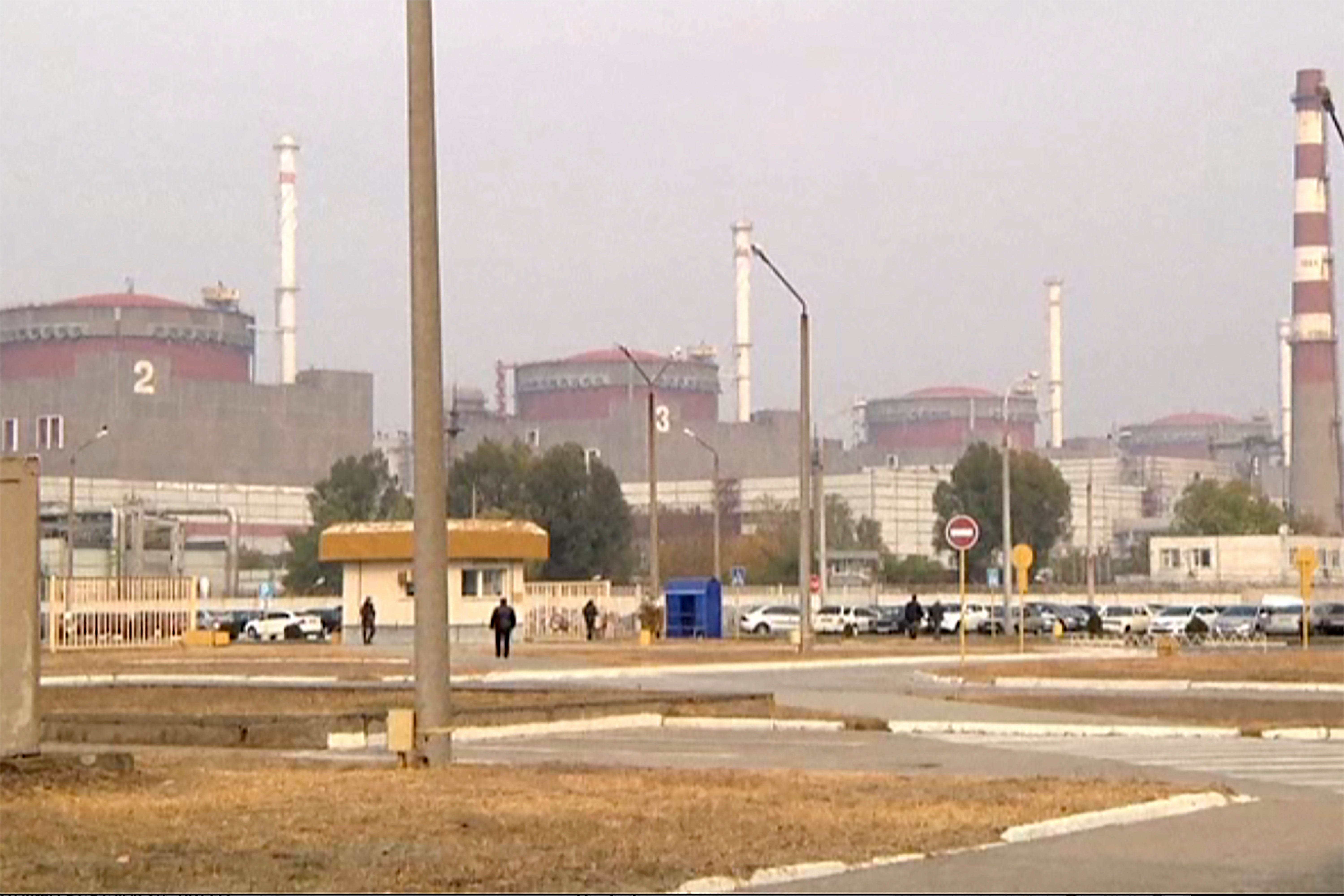 Esta imagen tomada de un vídeo muestra la planta nuclear de Zaporizhzhia en 2015