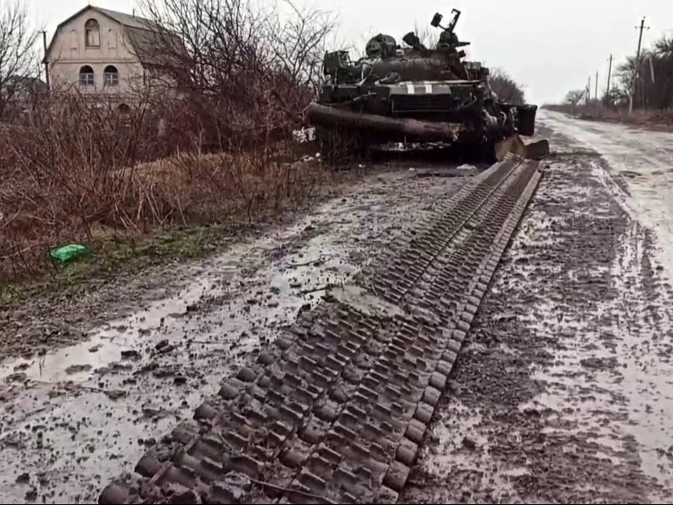 Un tanque ucraniano destruido en Gnutovo, cerca de Mariupol