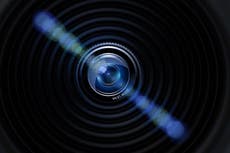 Alquila departamento en Airbnb y descubre una cámara oculta en el baño