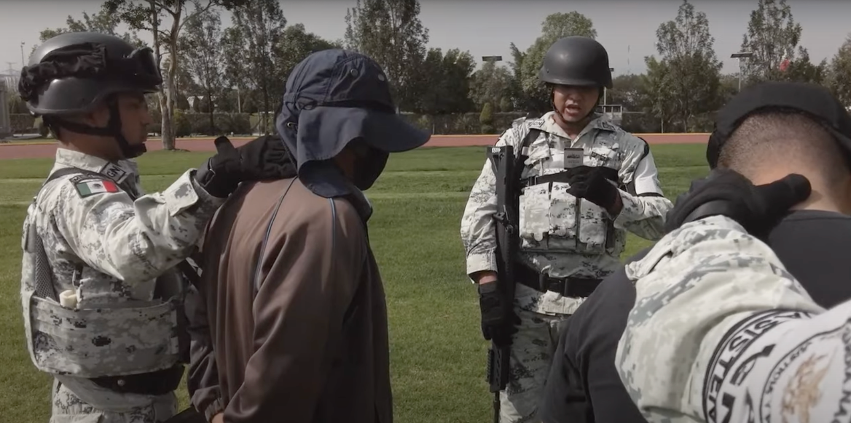 Elementos de la Guardia Nacional de México golpean a joven y la escena queda captada en vídeo