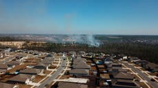 Desalojan a residentes del noreste de Florida por incendio