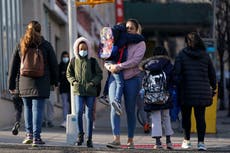 Escuelas de EEUU levantan mandato sobre uso de mascarillas