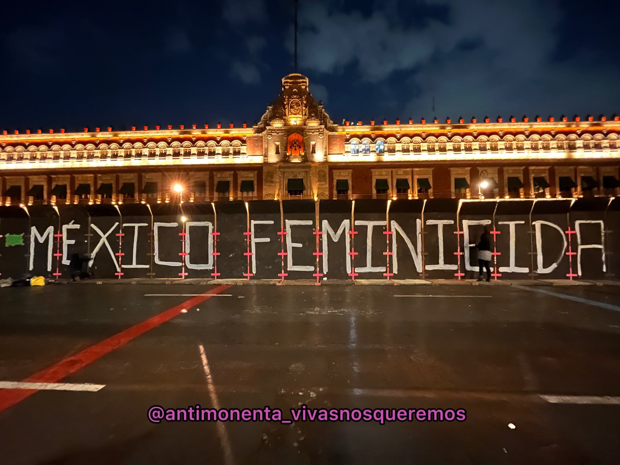 López Obrador y sus desencuentros con el movimiento feminista de México, su único rival invencible