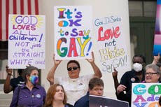 Secretario de Educación advierte que Florida debe cumplir con derechos civiles tras aprobar “Don’t Say Gay”
