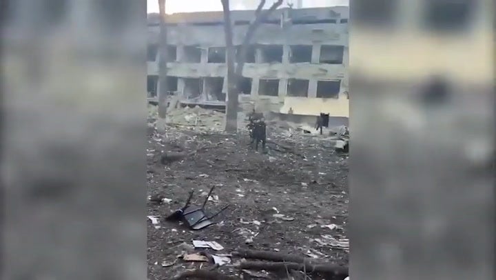 Ucrania acusa a Rusia de bombardear un hospital materno infantil