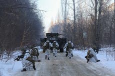 Noticias de Ucrania - en vivo: Las fuerzas rusas se acercan a Kyiv mientras el G7 toma medidas