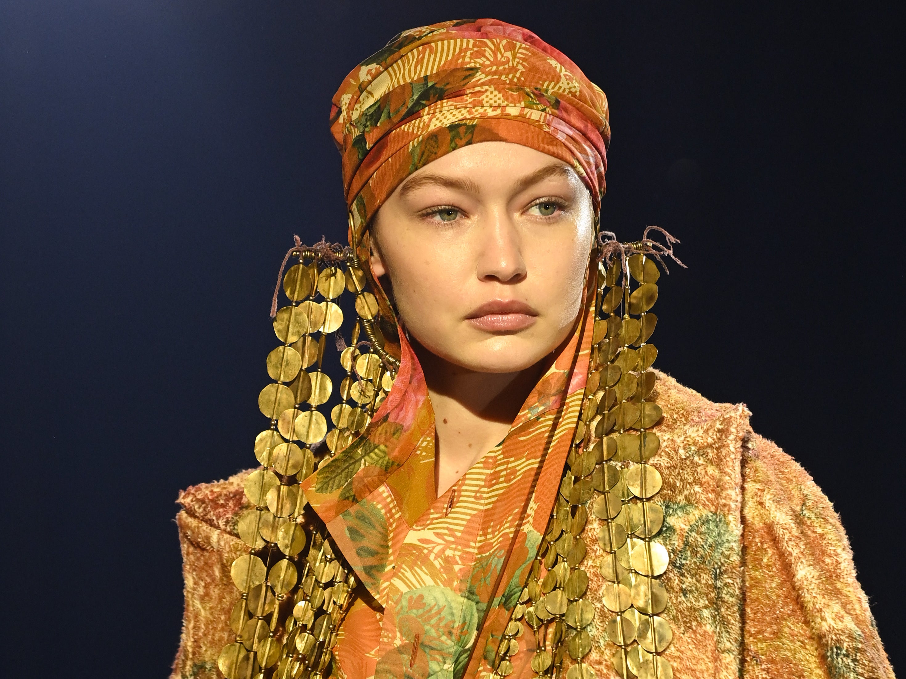 Gigi Hadid en la muestra Otoño/Invierno de Vivienne Westwood 2022 en la Paris Fashion Week