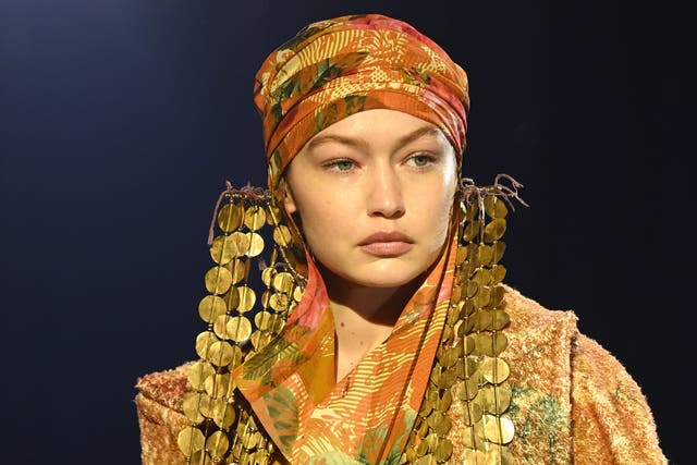<p>Gigi Hadid en la muestra Otoño/Invierno de Vivienne Westwood 2022 en la Paris Fashion Week</p>