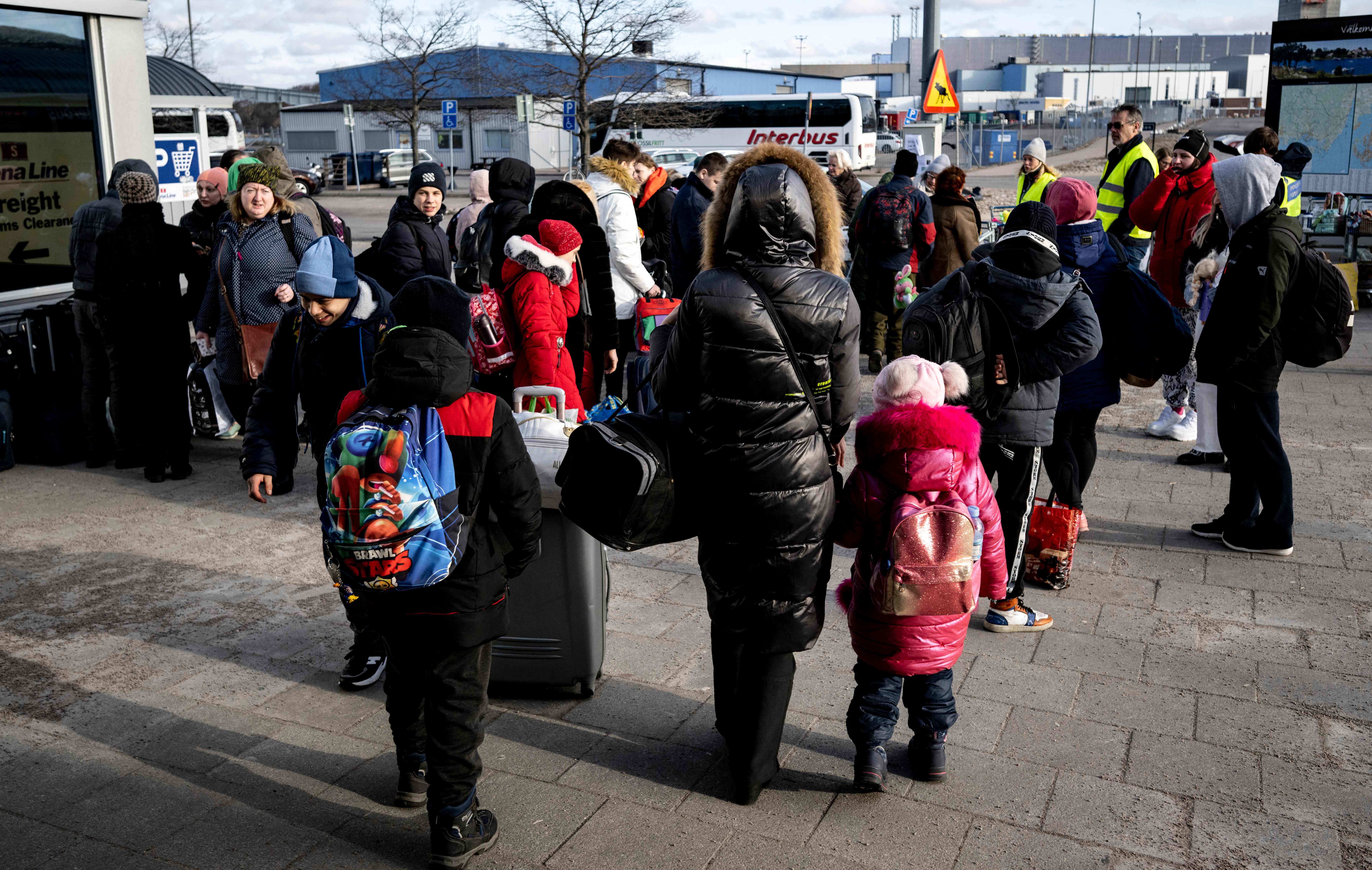Refugiados ucranianos llegan a Karlskrona (Suecia) procedentes de Polonia