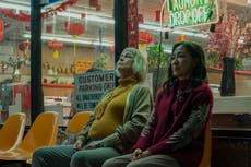 Jamie Lee Curtis dice que “nunca se sintió tan libre” mientras acepta su cuerpo “real” en una nueva película