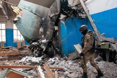 Hallan aviones de combate rusos destruidos con receptores GPS rudimentarios “pegados a los tableros”