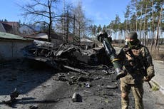Zelensky: “Rusia solo puede tomar Kyiv si la arrasa”, mientras siguen los combates en torno a la capital