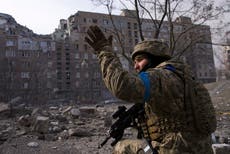 Decenas de muertos por ataque ruso a base militar ucraniana a 15 millas de la frontera con Polonia