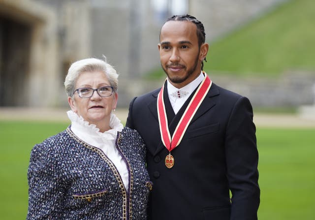 Lewis Hamilton tiene la intención de incorporar el apellido de soltera de su madre Carmen, Larbalestier, junto con su apellido actual (Andrew Matthews/PA)
