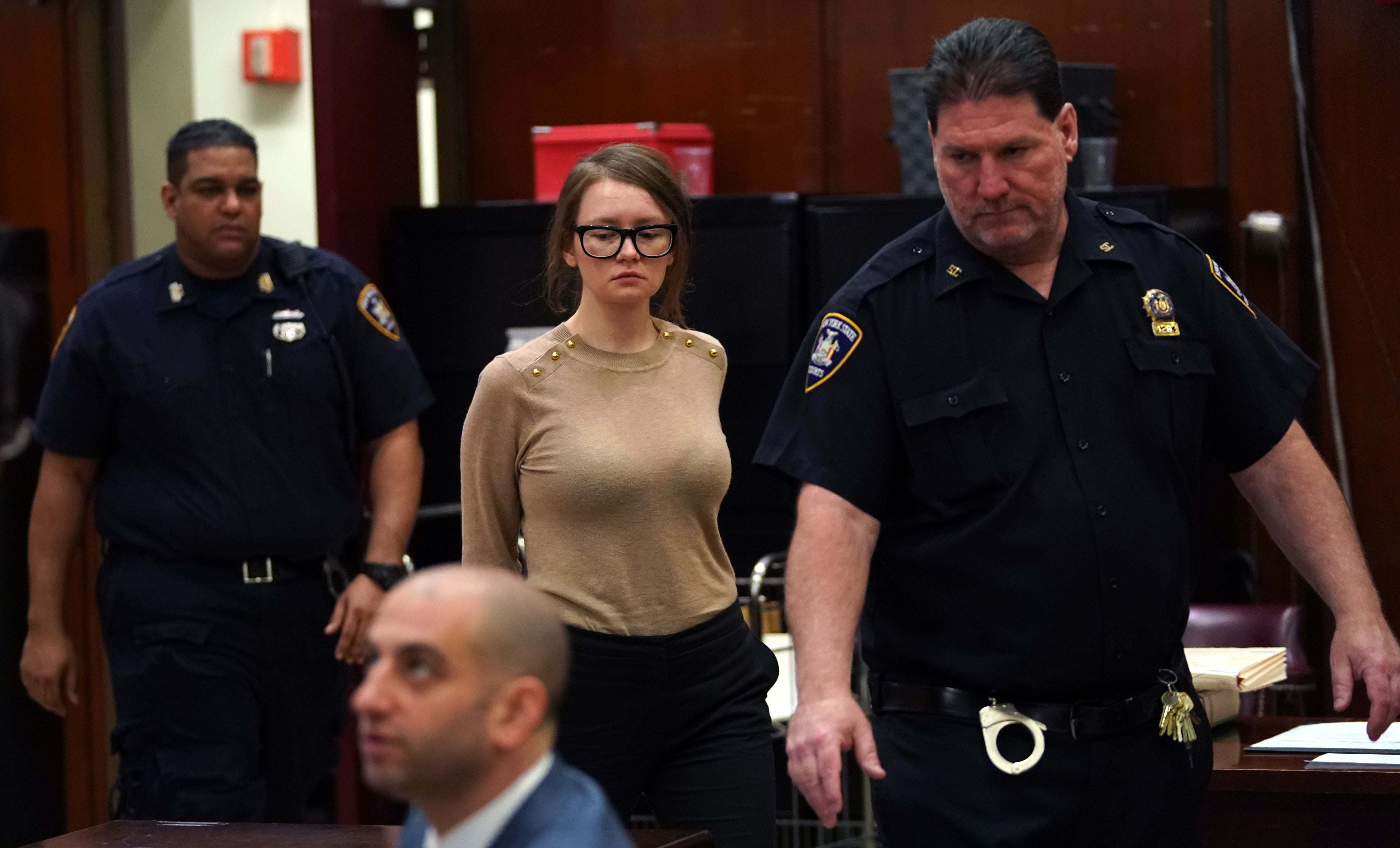 Anna Sorokin, mejor conocida como Anna Delvey, en el tribunal durante su juicio en la Suprema Corte del Estado de Nueva York, el 11 de abril de 2019