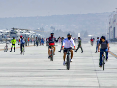 Gobierno de México organiza ‘rodada’ para conocer nuevo aeropuerto y ciclistas se quejan por la lejanía
