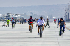 Gobierno de México organiza ‘rodada’ para conocer nuevo aeropuerto y ciclistas se quejan por la lejanía