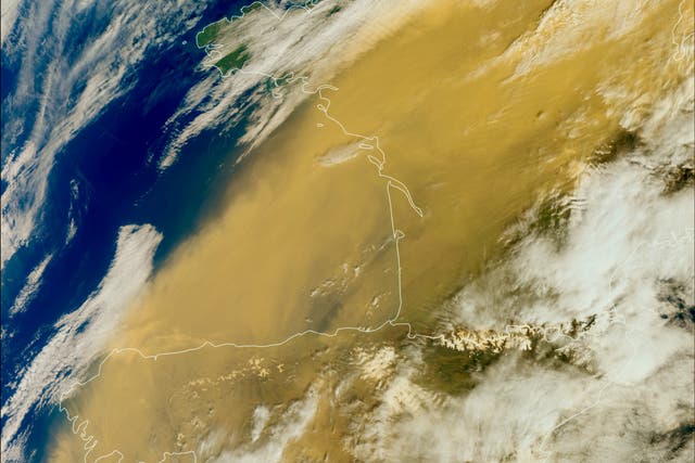 La nube de polvo del Sahara envuelve los cielos de Francia, España y Portugal