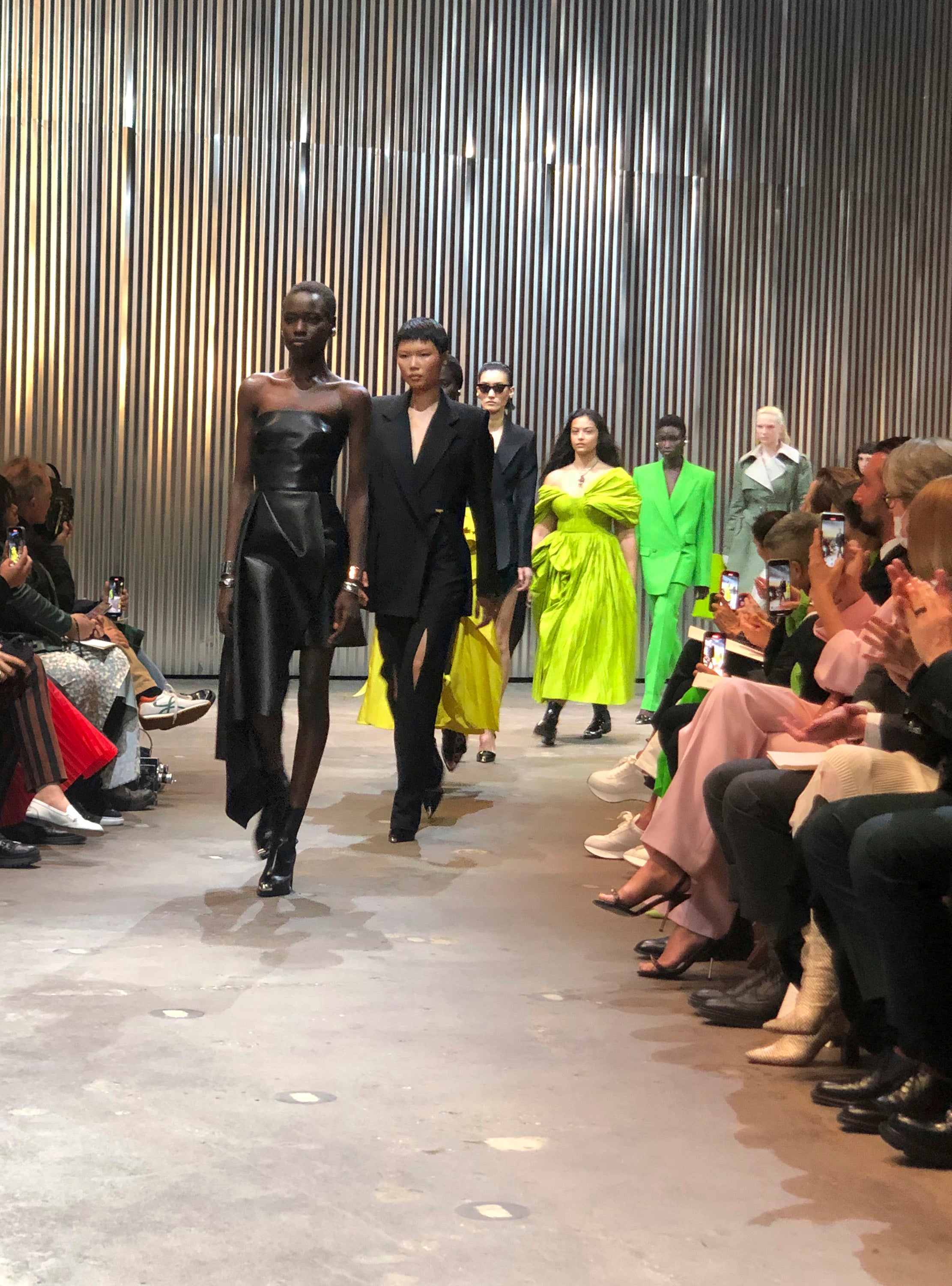 MODA-ALEXANDER McQUEEN