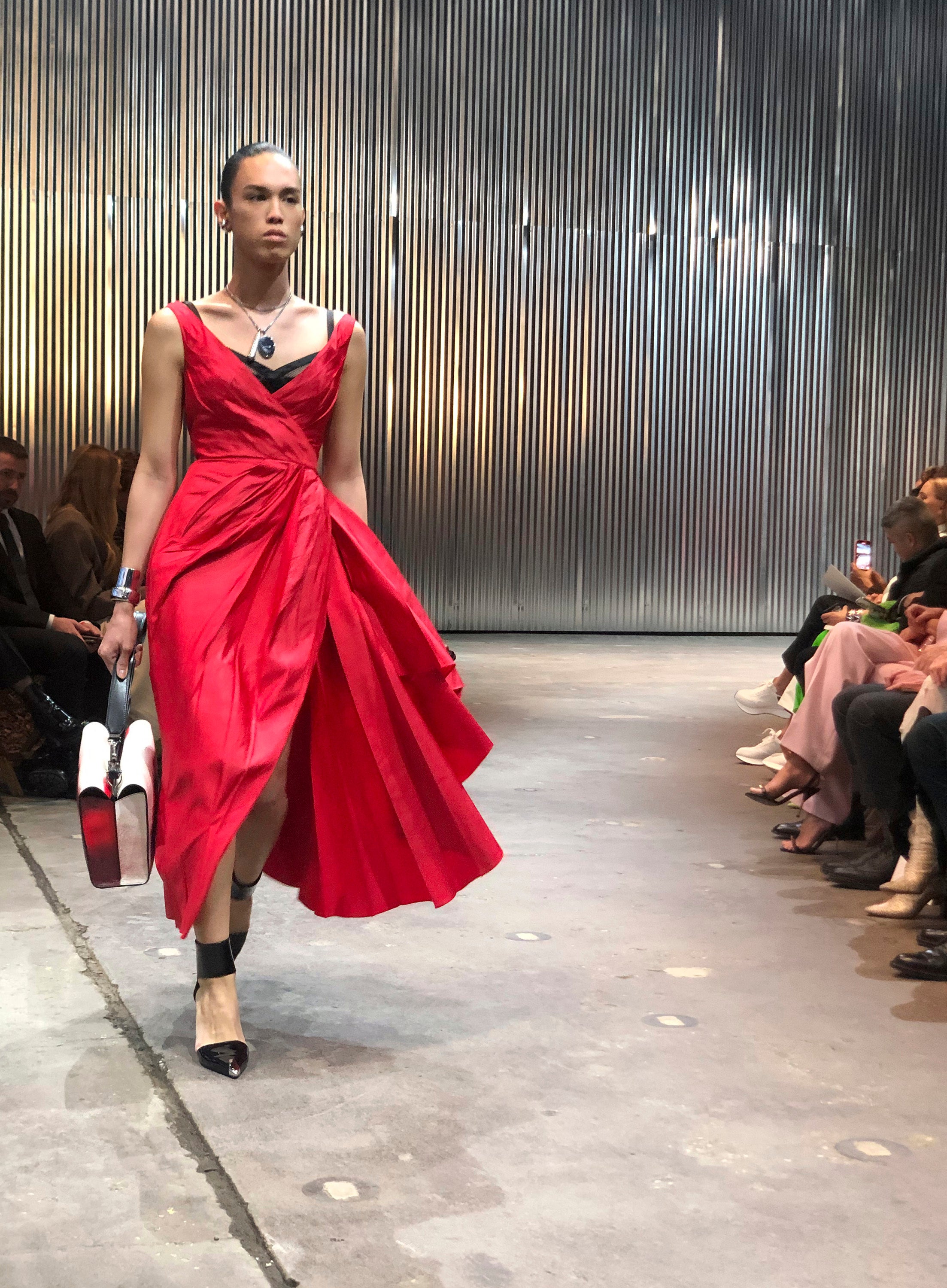 MODA-ALEXANDER McQUEEN