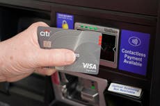 Cómo tasas más altas afectan las finanzas de estadounidenses