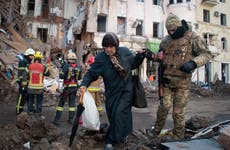 Rusia castiga ciudades de Ucrania, advierte de "traidores"