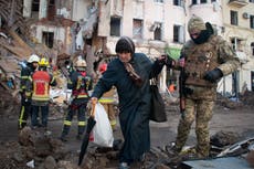 Rusia castiga ciudades de Ucrania, advierte de "traidores"