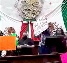 Autoridades en Michoacán cierran las puertas a protesta por el asesinato de otro periodista