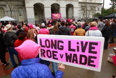 Legisladores de California votan para abaratar los abortos