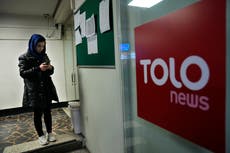 Talibán libera a tres empleados de televisora afgana