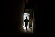 Zelenskyy denuncia crímenes de guerra en asedio a Mariúpol