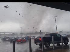 EEUU: edificios destruidos, vuelos cancelados y carreteras cerradas por brote de tornados “volátiles”