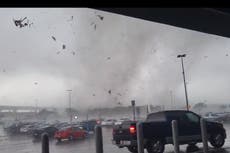 EEUU: edificios destruidos, vuelos cancelados y carreteras cerradas por brote de tornados “volátiles”