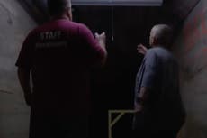 Cazadores de fantasmas huyen de sanatorio “embrujado” por un túnel para cadáveres debido a un tornado