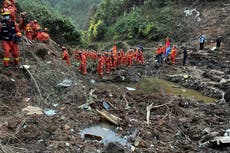 Buscan pistas en el lugar del accidente del Boeing 737 de China Eastern donde murieron 132 personas