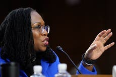 “Sobresaliente, excelente y superior”: Expertos legales elogian a la jueza Ketanji Brown Jackson 