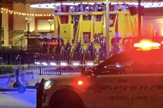 El padre del niño que murió en el parque de diversiones de Orlando se pregunta por qué lo dejaron subir