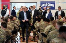 Biden escucha a tropas de EEUU en frontera con Ucrania