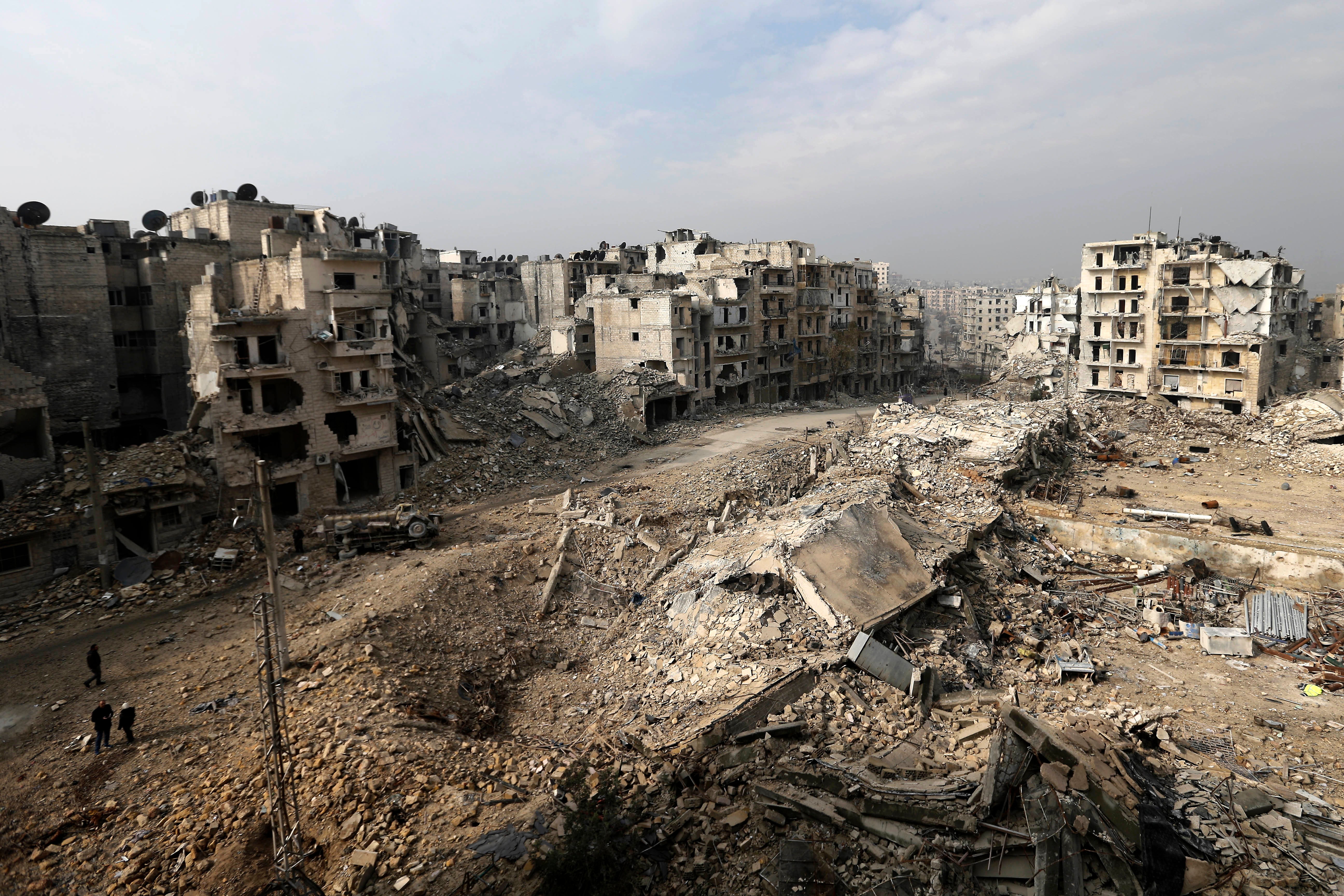 Edificios destruidos en el barrio Ansari, alguna vez controlado por los rebeldes, al este de Alepo