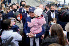 Biden llama a Putin “carnicero” en su visita a refugiados ucranianos en Polonia