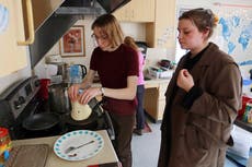 Ucranianos en el extranjero, preocupados por sus familias