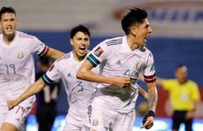 México sufre para ganar en Honduras, pero un pie en Qatar